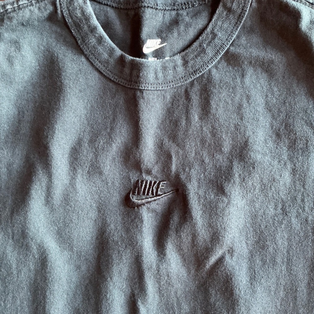 Nike Tee Loose Fit T Shirt Black Embroidered Swoosh Logo Mens Small - Picture 2 of 5